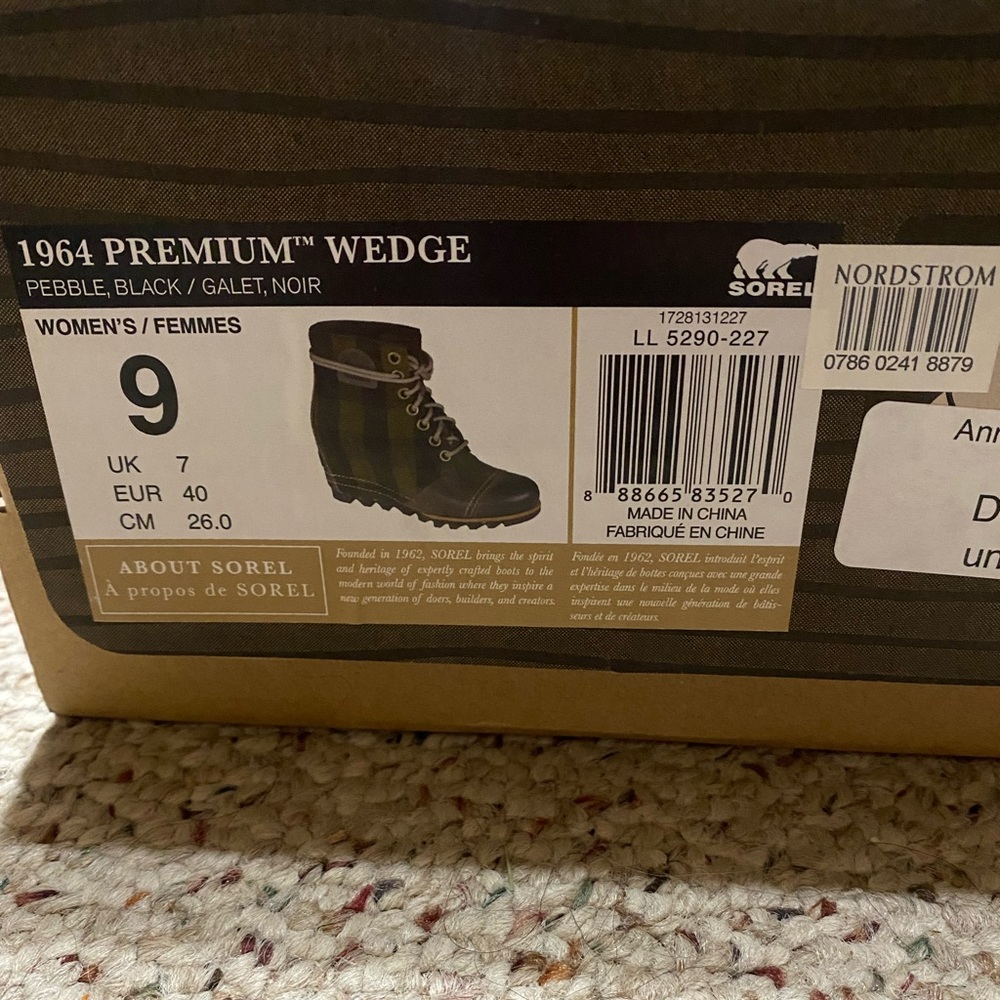 Sorrel 1964 Premium Wedge Snow boot. Green Plaid. Size 9.